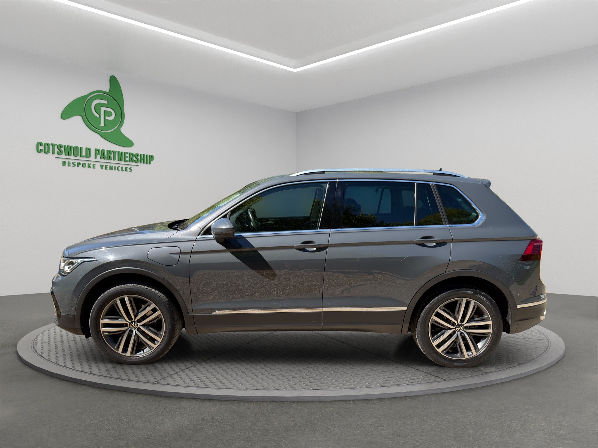 2021 Volkswagen Tiguan Elegance 1.4 TSI 13kWh Elegance SUV 5dr Petrol Plug-in Hybrid DSG Euro 6 (s/s) (245 ps) — vehicle image 3