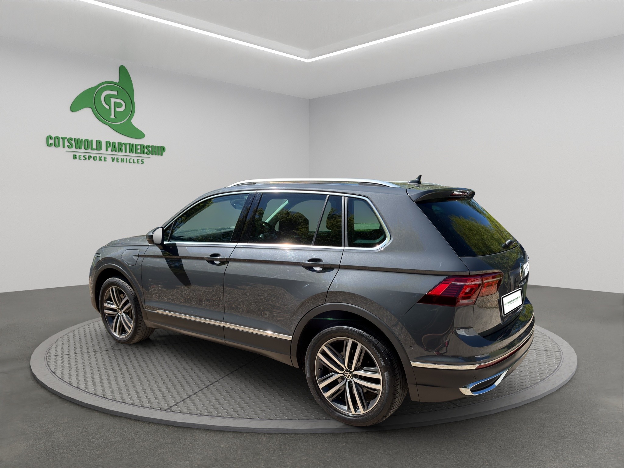 2021 Volkswagen Tiguan Elegance 1.4 TSI 13kWh Elegance SUV 5dr Petrol Plug-in Hybrid DSG Euro 6 (s/s) (245 ps) — vehicle image 4